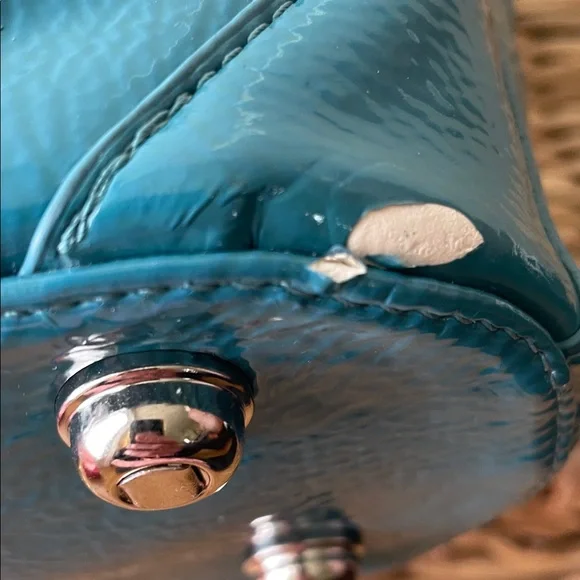 Sondra Roberts Teal & Red Cutout Tote Bags - Picture 15 of 16